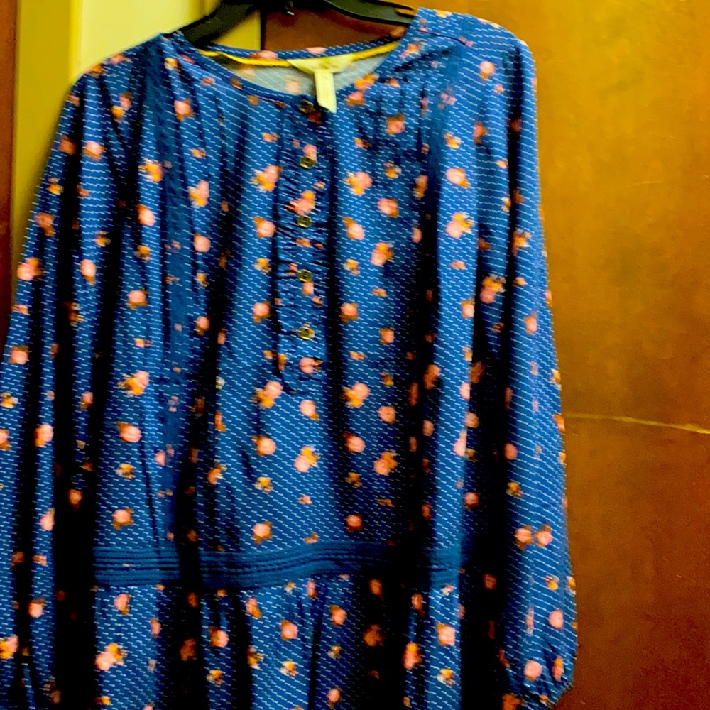 One blouse long sleeves